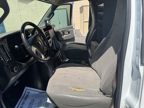 Used 2017 Chevrolet Express 3500 Extended RWD image 11