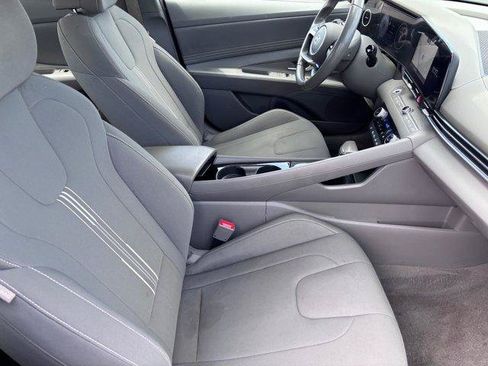 Used 2025 Hyundai Elantra SEL FWD image 12
