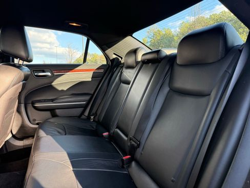 Used 2014 Chrysler 300 image 25