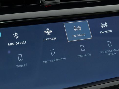 Used 2023 Land Rover Discovery Sport S image 56