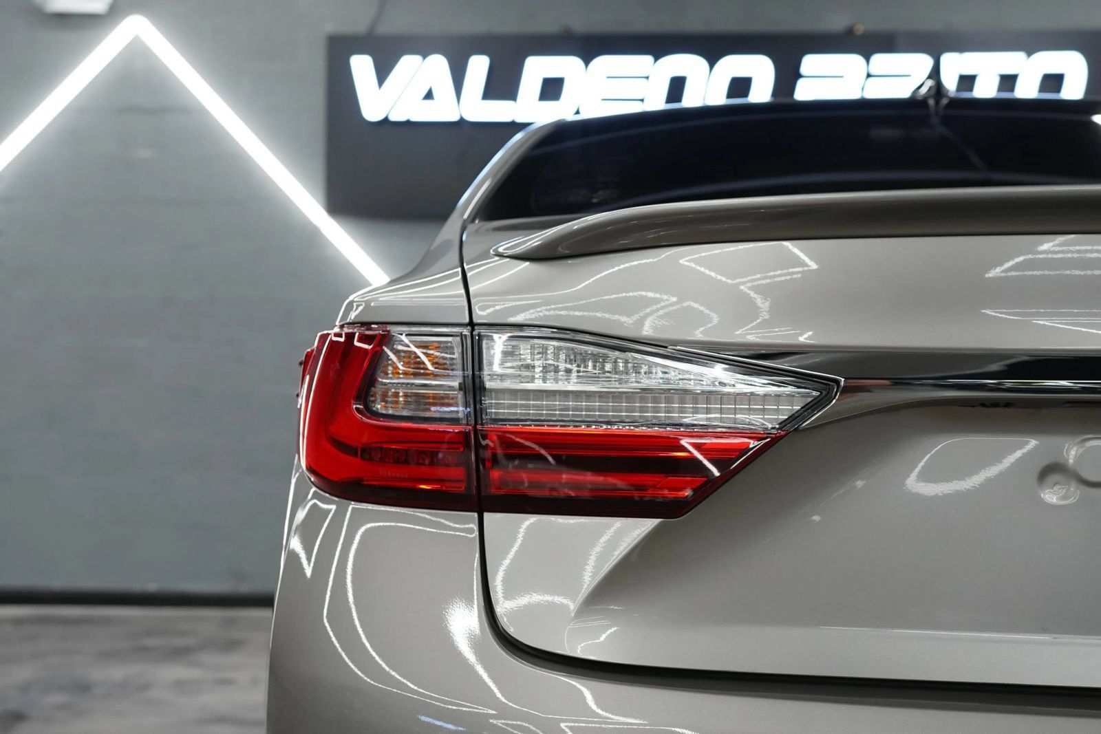 Used 2017 Lexus ES 350 w/ Luxury Package FWD image 19