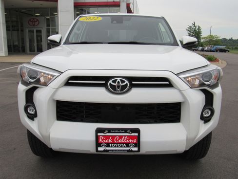 Used 2022 Toyota 4Runner SR5 Premium w/ Moonroof Package AWD/4WD image 3