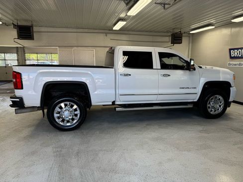 Used 2019 GMC Sierra 2500 Denali w/ Duramax Plus Package AWD/4WD image 8