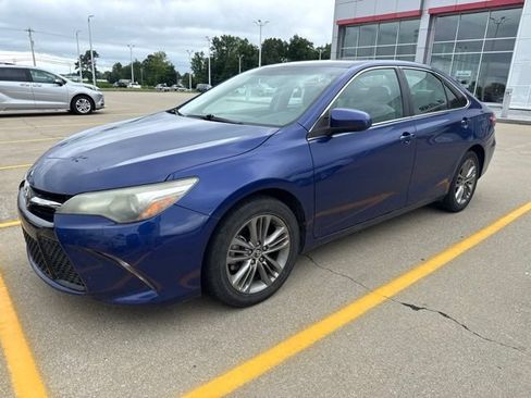 Used 2015 Toyota Camry SE FWD image 1