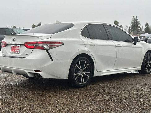 Used 2019 Toyota Camry SE image 3