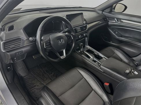 Used 2018 Honda Accord Sport image 30