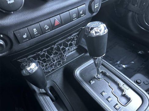 Used 2017 Jeep Wrangler Unlimited Sahara image 30