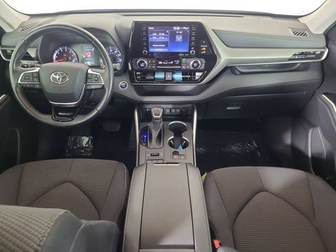 Used 2021 Toyota Highlander LE AWD/4WD image 25