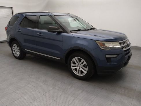 Used 2018 Ford Explorer XLT image 11