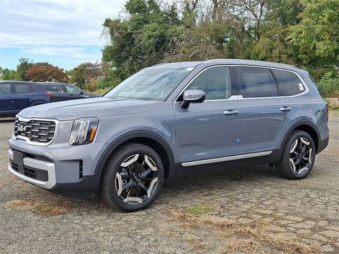 New 2025 Kia Telluride S image 2