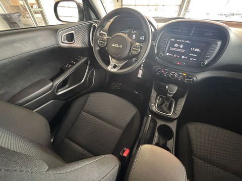 Used 2025 Kia Soul LX w/ LX Technology Package FWD image 32