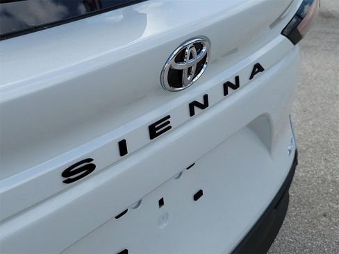 New 2026 Toyota Sienna XLE image 6