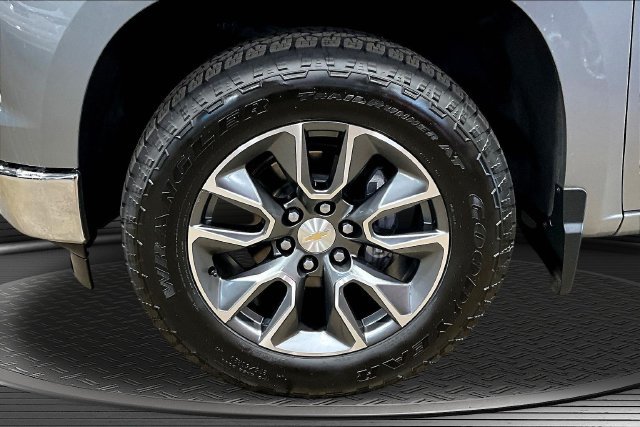 Used 2023 Chevrolet Silverado 1500 LT AWD/4WD image 33