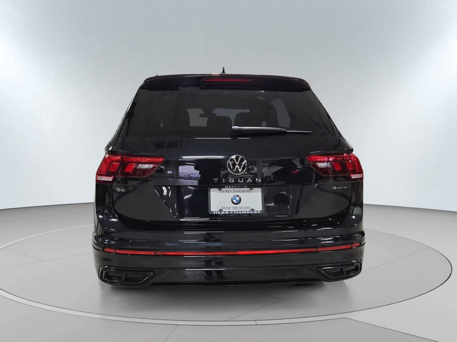 Used 2024 Volkswagen Tiguan SE R-Line AWD/4WD image 12