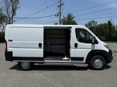 Used 2025 RAM ProMaster 2500 w/ U-Haul Equipment Group FWD image 33