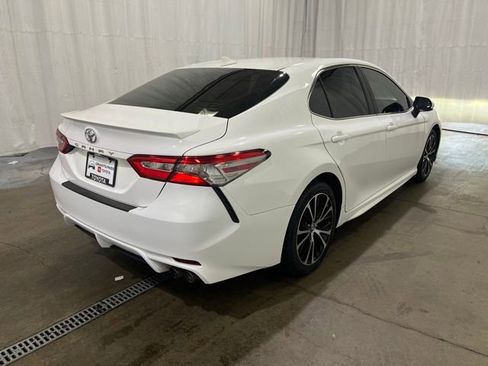 Certified 2019 Toyota Camry SE FWD image 4