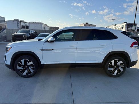 Used 2025 Volkswagen Atlas Cross Sport SE image 6