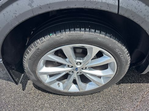 Used 2022 Ford Explorer Platinum w/ Equipment Group 601A AWD/4WD image 10