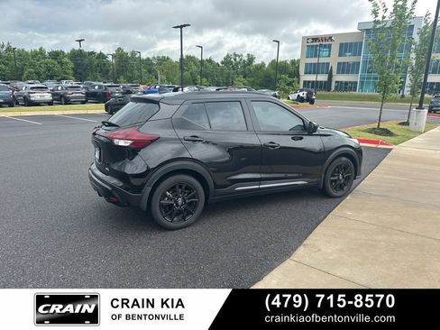 Used 2023 Nissan Kicks SR w/ SR Premium Package FWD image 4