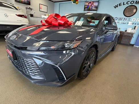 Used 2025 Toyota Camry SE image 9