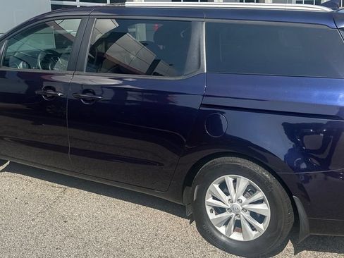 Used 2018 Kia Sedona LX FWD image 4