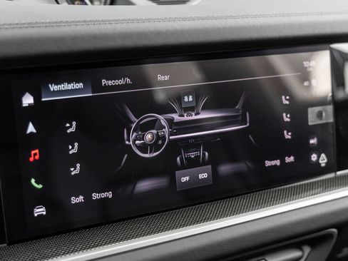New 2025 Porsche Cayenne Turbo AWD/4WD image 31