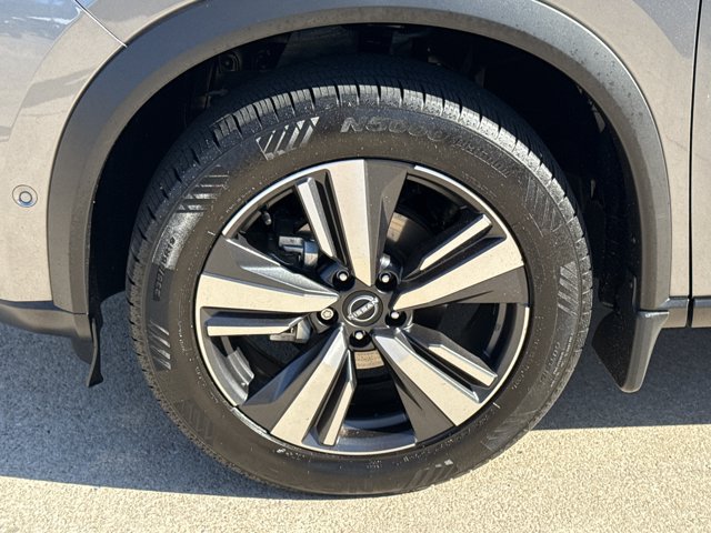 Used 2023 Nissan Rogue Platinum w/ Platinum Premium Package FWD image 16
