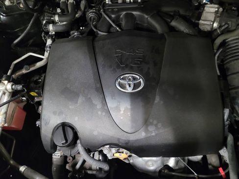 Used 2021 Toyota Highlander LE image 30