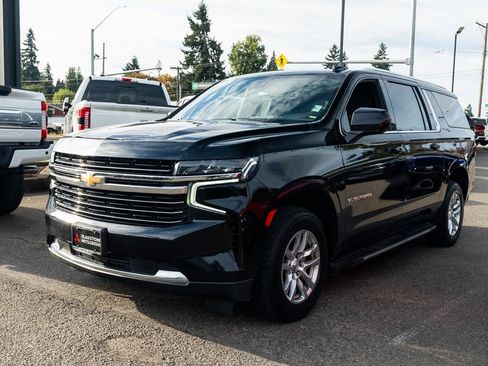Used 2021 Chevrolet Suburban LT image 3