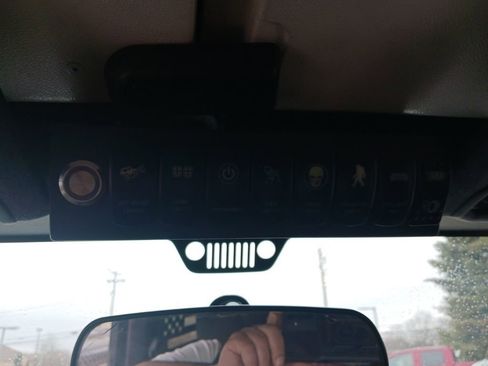 Used 2016 Jeep Wrangler Sport AWD/4WD image 6