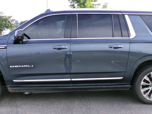 Used 2021 GMC Yukon XL Denali w/ Denali Ultimate Package AWD/4WD image 2