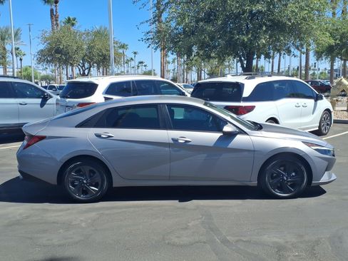 Used 2023 Hyundai Elantra Blue FWD image 3