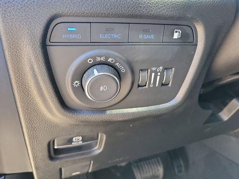 Used 2023 Jeep Grand Cherokee 4WD 4xe image 18
