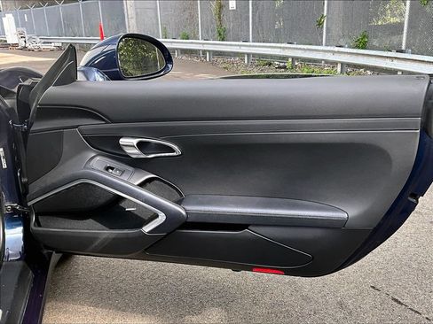 Certified 2015 Porsche 911 Carrera S RWD image 28