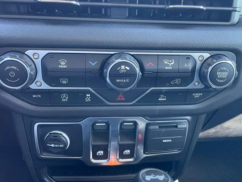 Used 2024 Jeep Wrangler Sport S image 18