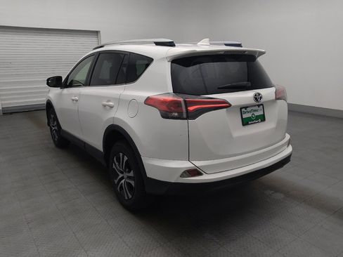Used 2018 Toyota RAV4 LE FWD image 5