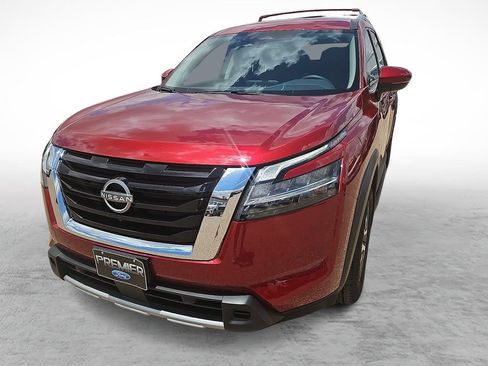 Used 2024 Nissan Pathfinder SL FWD image 4
