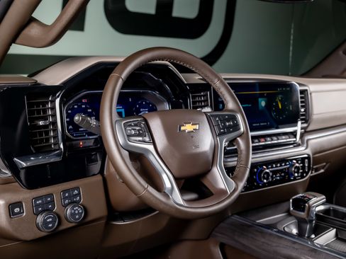 Used 2025 Chevrolet Silverado 1500 LTZ image 33