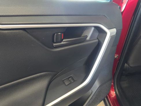 Used 2021 Toyota RAV4 LE AWD/4WD image 23