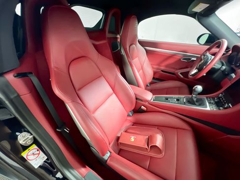 Used 2024 Porsche 718 Boxster RWD image 29