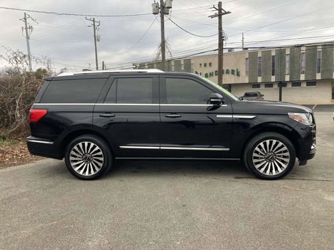 Used 2021 Lincoln Navigator Reserve w/ Luxury Package image 2
