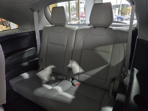 Used 2017 Acura MDX SH-AWD image 26