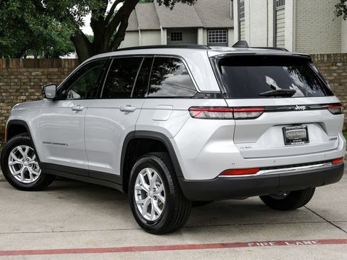 Used 2023 Jeep Grand Cherokee Limited AWD/4WD image 19