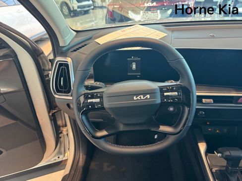 New 2026 Kia Sorento LX FWD image 16