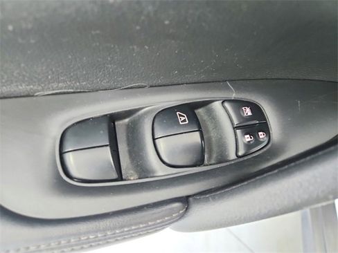 Used 2017 Nissan Rogue SL image 35