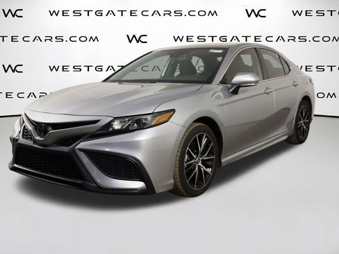 Used 2023 Toyota Camry SE image 1