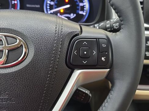 Used 2016 Toyota Highlander XLE image 17