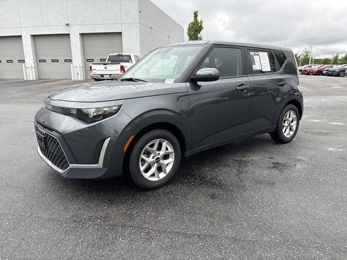 Used 2024 Kia Soul LX w/ Option Group 015 FWD image 5