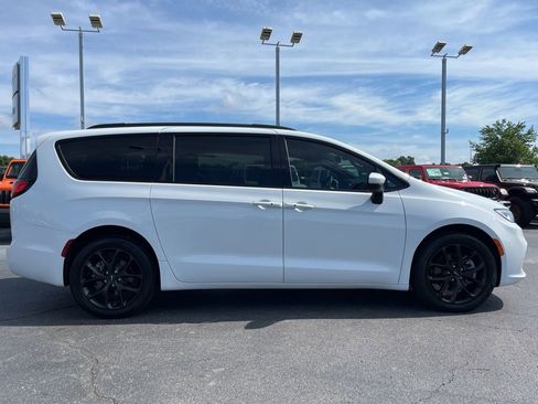 Used 2023 Chrysler Pacifica Touring-L w/ S Appearance Package AWD/4WD image 42