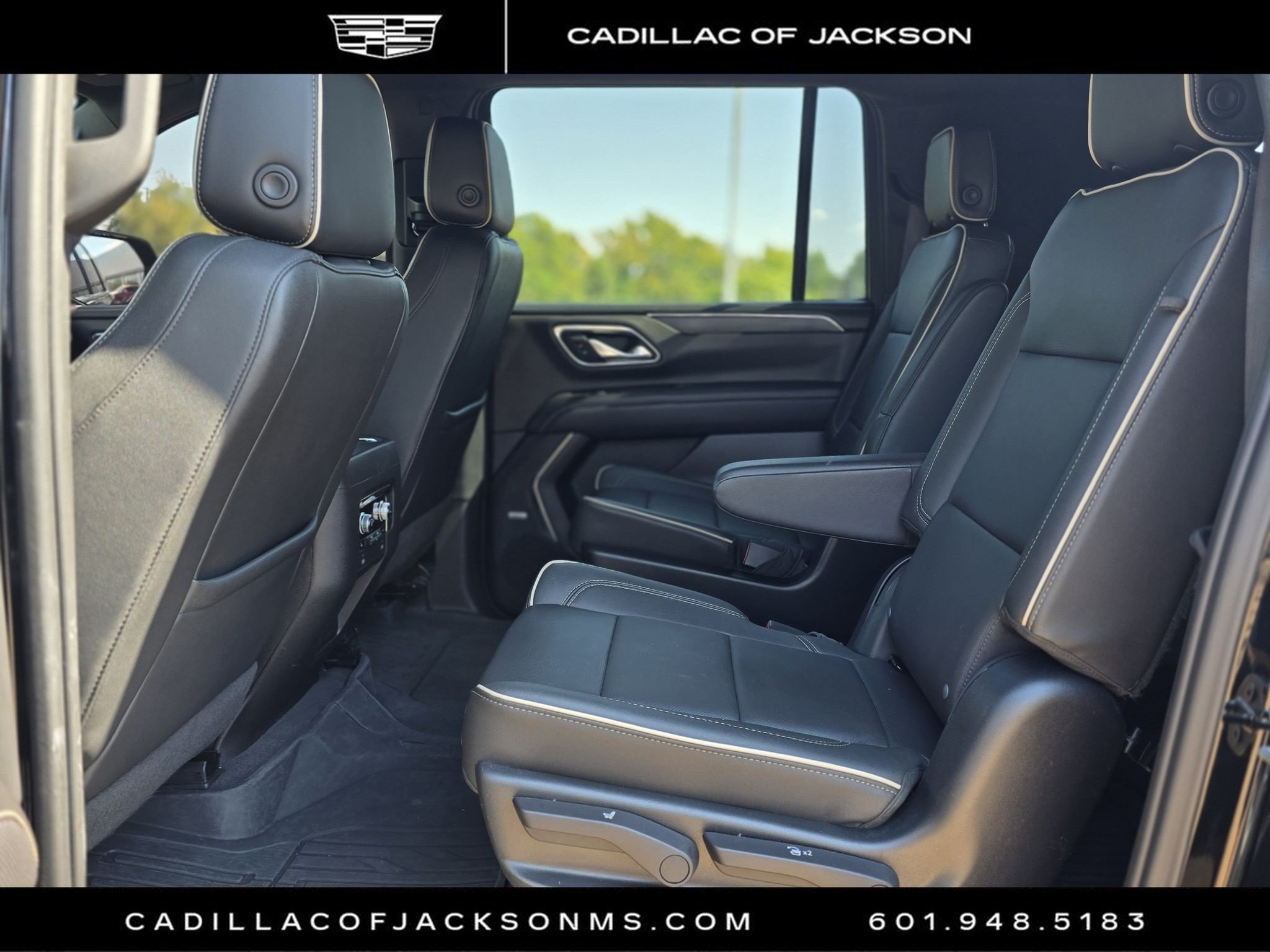 Used 2023 GMC Yukon XL SLT w/ SLT Premium Package RWD image 25